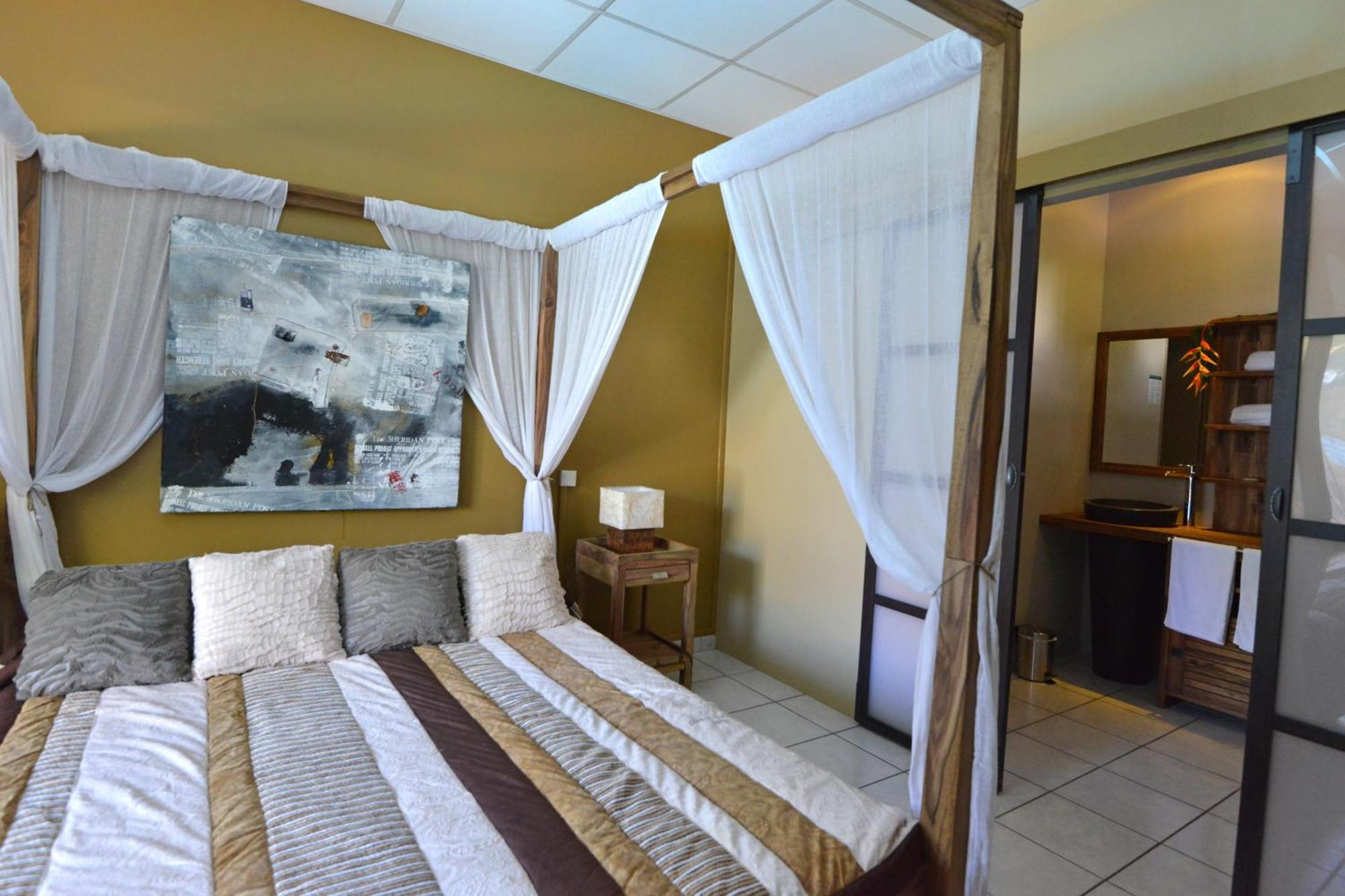 Hotel Ylang Ylang แซ็งต์-จีลส์-เลส์-แบ็งส์ ภายนอก รูปภาพ
