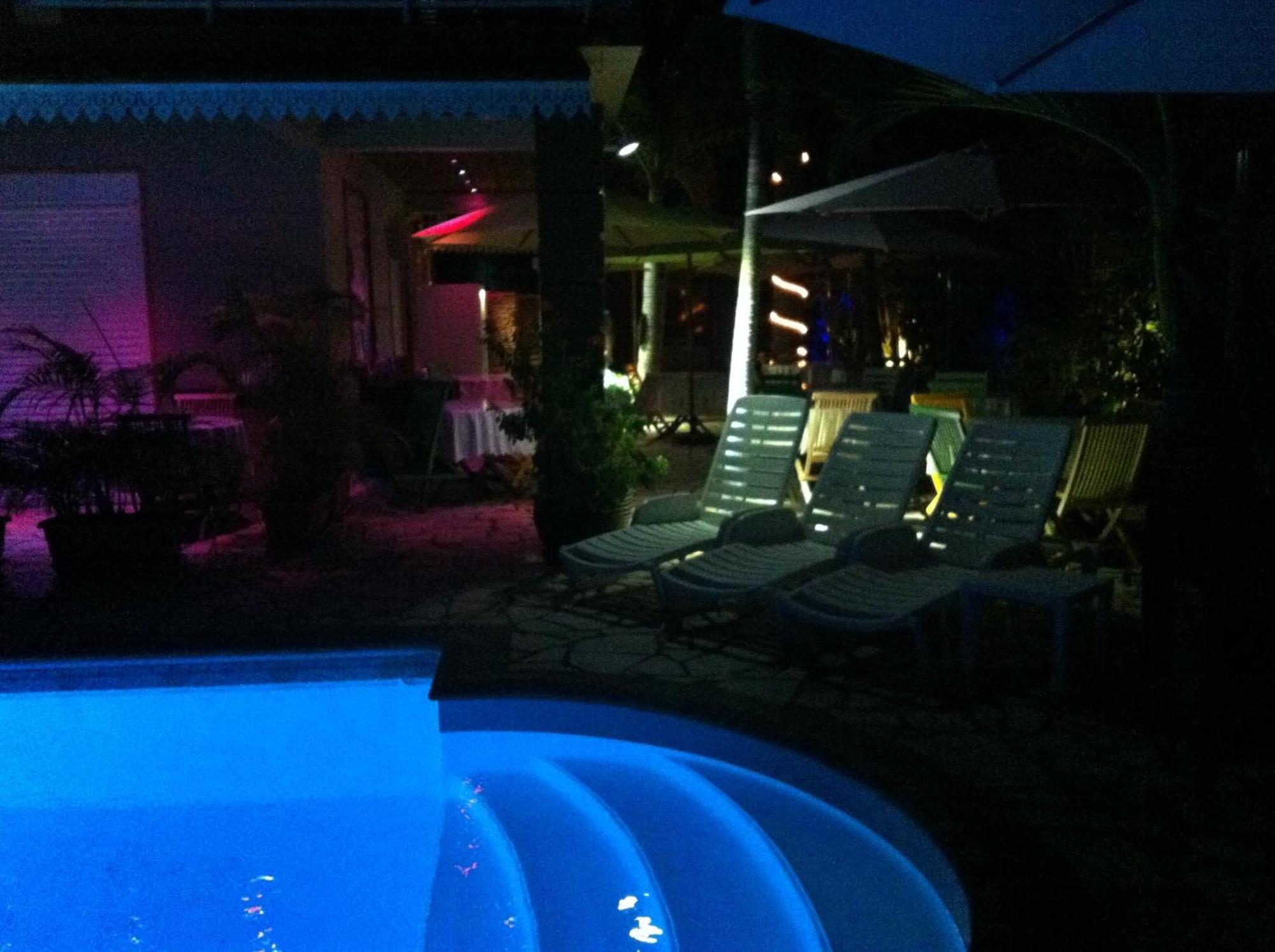 Hotel Ylang Ylang แซ็งต์-จีลส์-เลส์-แบ็งส์ ภายนอก รูปภาพ