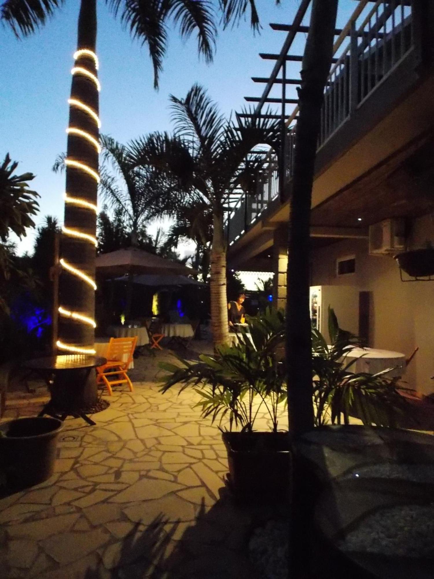 Hotel Ylang Ylang แซ็งต์-จีลส์-เลส์-แบ็งส์ ภายนอก รูปภาพ